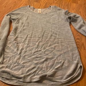 Grey sweater with light pink geometric print